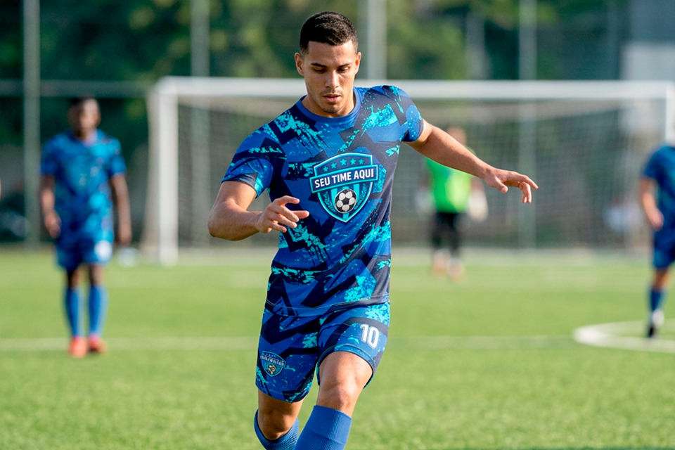 Uniformes esportivos personalizados para times e escolas